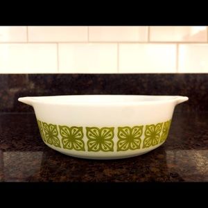 Vintage Verde Green Floral Casserole Dish. 471 - 1pt.

In GREAT condition!